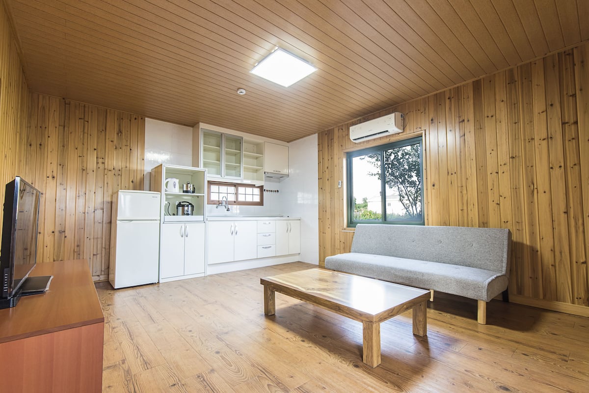House, 1 Bedroom (C) | Living area | 40-inch flat-screen TV with digital channels, TV, pay movies