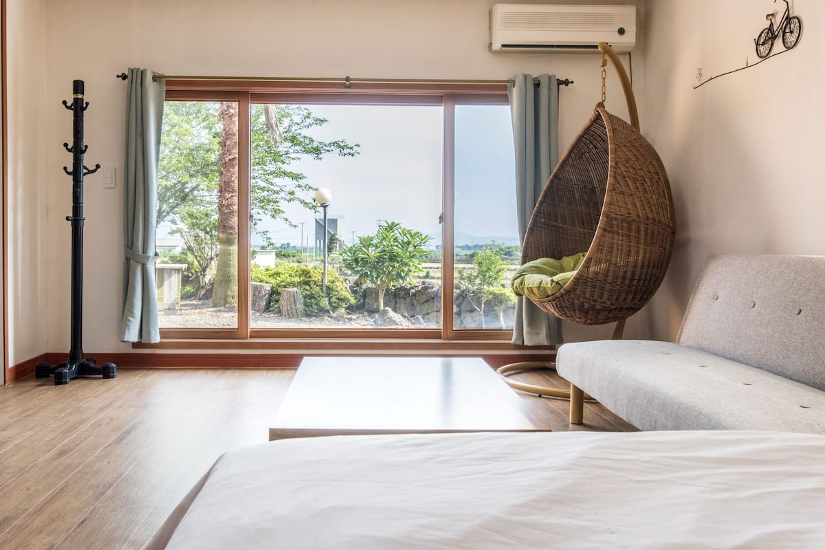 Studio (B) | WiFi (free), individually decorated, individually furnished