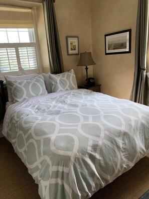 3 habitaciones, tabla de planchar con plancha, wifi y ropa de cama 