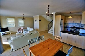 Villa, 3 chambres | Coin cuisine privé | Grand réfrigérateur, four, plaque de cuisson, lave-vaisselle