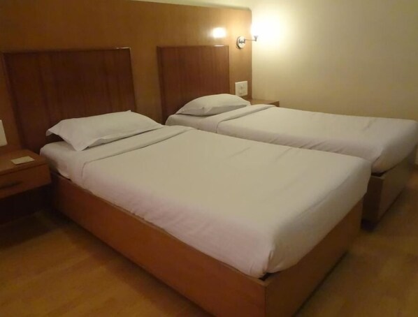 Deluxe Room, 1 Double Bed | Desk, free WiFi, bed sheets