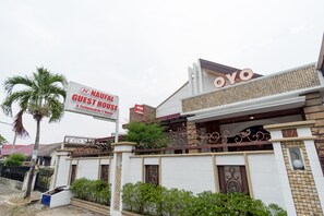 Exterior - OYO 619 Naufal Guest House Syariah (Medan)
