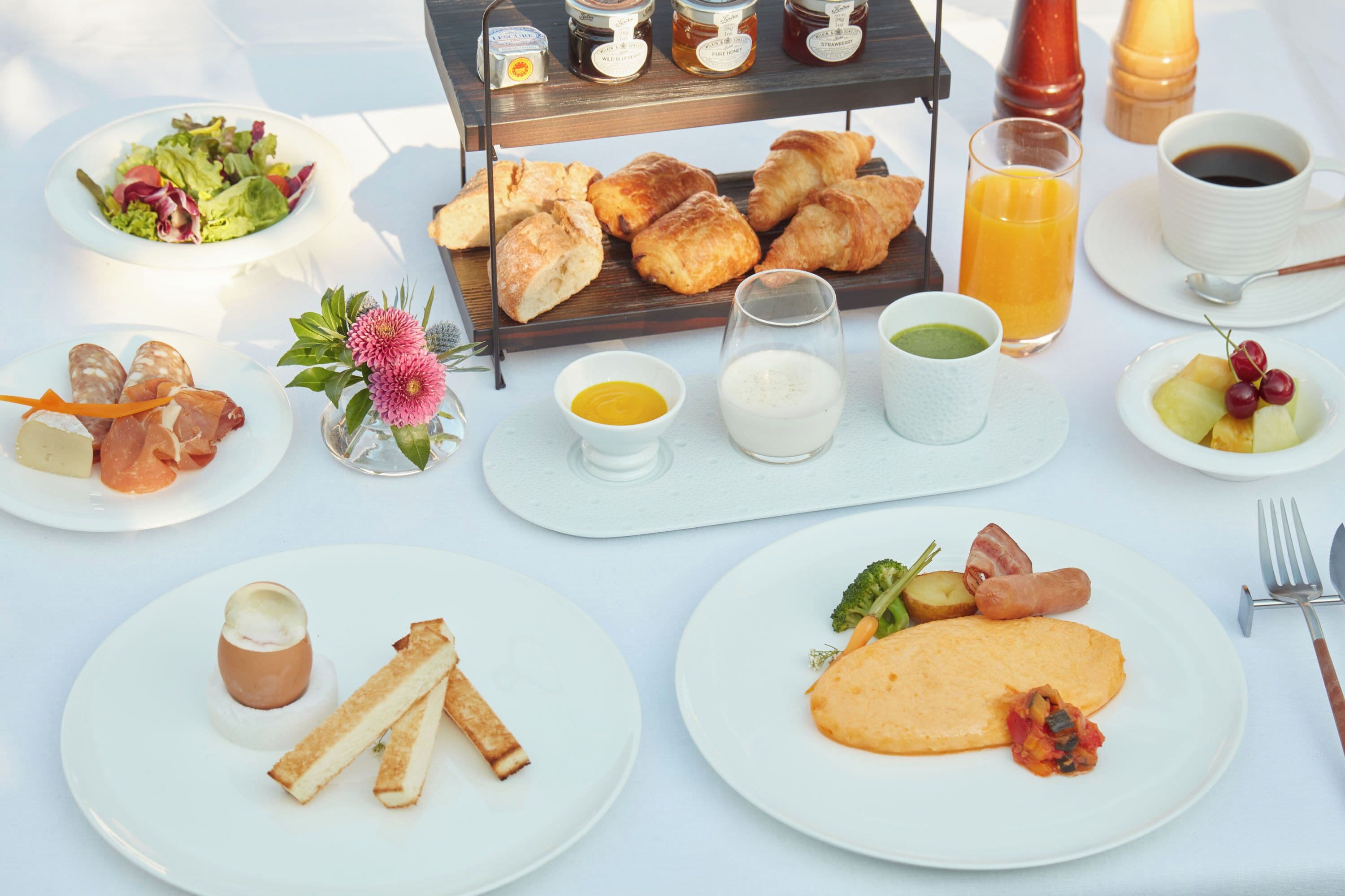 daily cooked-to-order breakfast (jpy 5750 per person)
