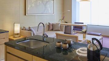 Suite Signature, non fumatori (Spring) | Cucina privata | Macchina per caffè espresso, macchina per tè/caffè, bollitore elettrico