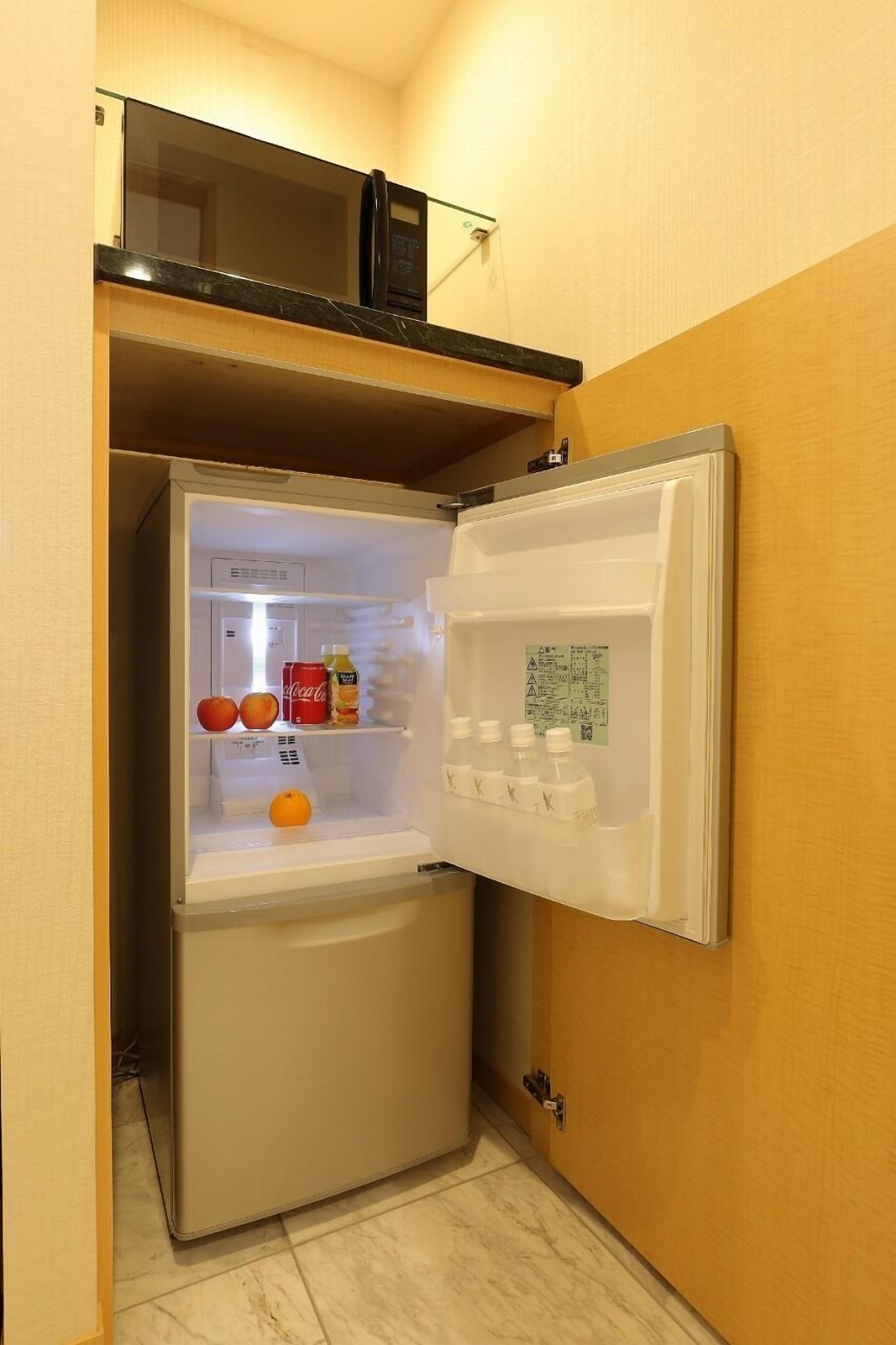 1 bedroom, hypo-allergenic bedding, free minibar, in-room safe