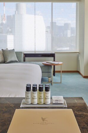 Deluxe Room, Non Smoking, Corner (king) | Bathroom amenities | Separate bathtub and shower, deep-soaking bathtub, rainfall showerhead - The Kitano Hotel Tokyo (Tokyo)
