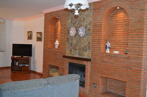 TV - Villa Remedios, whole house located in rural environment. (Málaga)