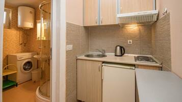 Stovetop, cookware/dishes/utensils