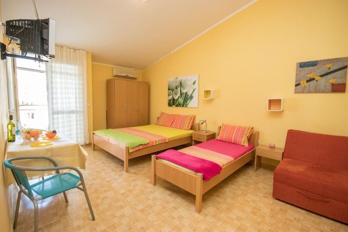 Departamento Confort, varias camas, vista al jardín | Muebles diferentes, tabla de planchar con plancha y wifi gratis