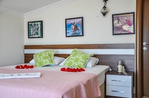 Villa, 5 Bedrooms | Desk, bed sheets