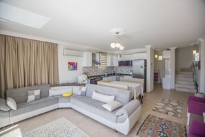 Villa, 5 Bedrooms | Living room | LCD TV - Villa Reben (Kas)