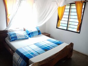 Dobbeltrom, sjøutsikt | Skrivebord, skrivebord for bærbar PC og ekstrasenger (mot et tillegg)