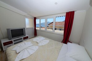 Villa, 4 Schlafzimmer | 4 Schlafzimmer, Schreibtisch, Bettwäsche