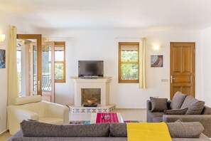 Villa, 3 Bedrooms | Living room | LCD TV