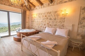 Villa, 3 Bedrooms | 3 bedrooms, desk, bed sheets - Villa Titan (Kas)