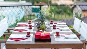 Outdoor dining - Villa Titan (Kas)