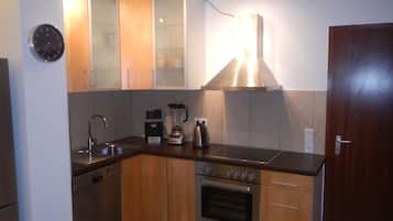 Comfort Apartment, 1 Bedroom (incl. end cleaning fee €40) | Private kitchen | Full-size fridge, microwave, oven, stovetop