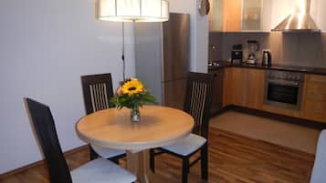Comfort Apartment, 1 Bedroom (incl. end cleaning fee €40) | Private kitchen | Full-sized fridge, microwave, oven, stovetop