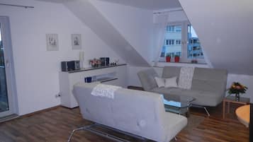 Apartamento conforto, 1 quarto (incl. end cleaning fee €40) | Área de estar | TV de tela plana
