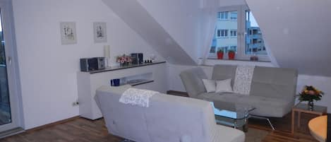 Departamento Confort, 1 habitación (incl. end cleaning fee €40) | Área de sala de estar | Televisión de pantalla plana