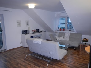 Appartement Confort, 1 chambre (incl. end cleaning fee €40) | Coin séjour | Télévision à écran plat