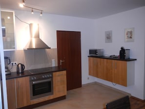 Appartement Confort, 1 chambre (incl. end cleaning fee €40) | Cuisine privée | Grand réfrigérateur, micro-ondes, four, plaque de cuisson