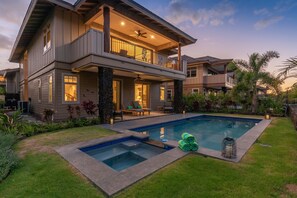 A heated pool - Luxe Tropical Retreat w/ Private Pool, Spa, AC, Golf Cart Included (Kamuela)