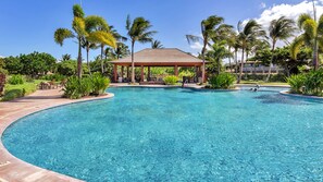 A heated pool - Luxe Tropical Retreat w/ Private Pool, Spa, AC, Golf Cart Included (Kamuela)