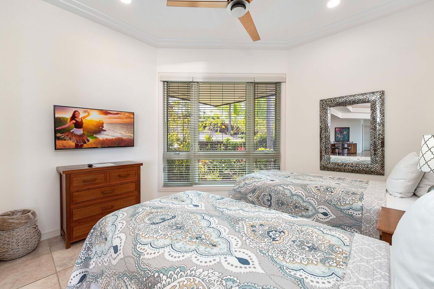 3 bedrooms, travel crib, internet, bed sheets