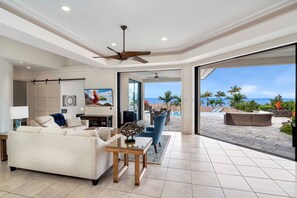 Smart TV - Luxurious Oceanview Home w/Pool, AC & BBQ Lanai: Blue Hawaii (Kailua Kona)