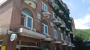 Fachada de la propiedad