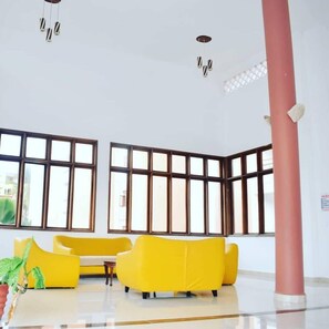 Lobby sitting area - La Mera Beach Apartments (Mombasa)