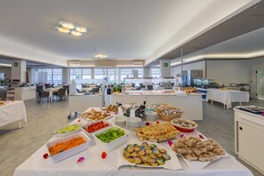 Daily buffet breakfast for a fee