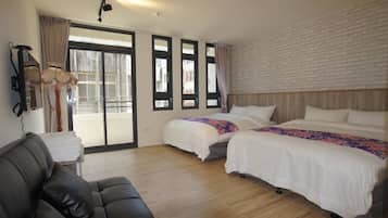 Blackout drapes, free WiFi, bed sheets