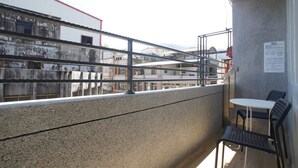 Blackout curtains, free WiFi, bed sheets - Nanzhuang Manchen B&B (Nanzhuang)