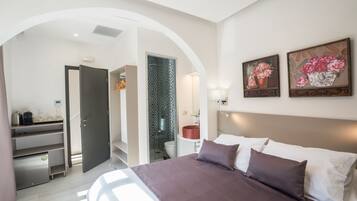 Economy Double Room, Ground Floor | Desk, iron/ironing board, free WiFi, bed sheets