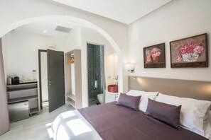 Økonomi-dobbeltrom, 1. etasje | Skrivebord, strykejern/-brett, wi-fi (inkludert) og sengetøy