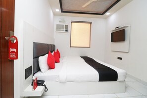 Deluxe Double Room, 1 Queen Bed | Rollaway beds, free WiFi - Hotel Soft Petal (Agra)