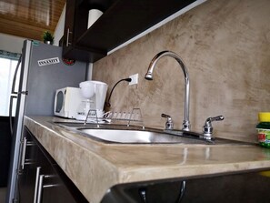 冰箱、微波炉、烤箱、炉灶