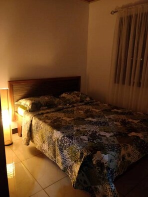 1 多间卧室、办公桌、免费 WiFi、床单