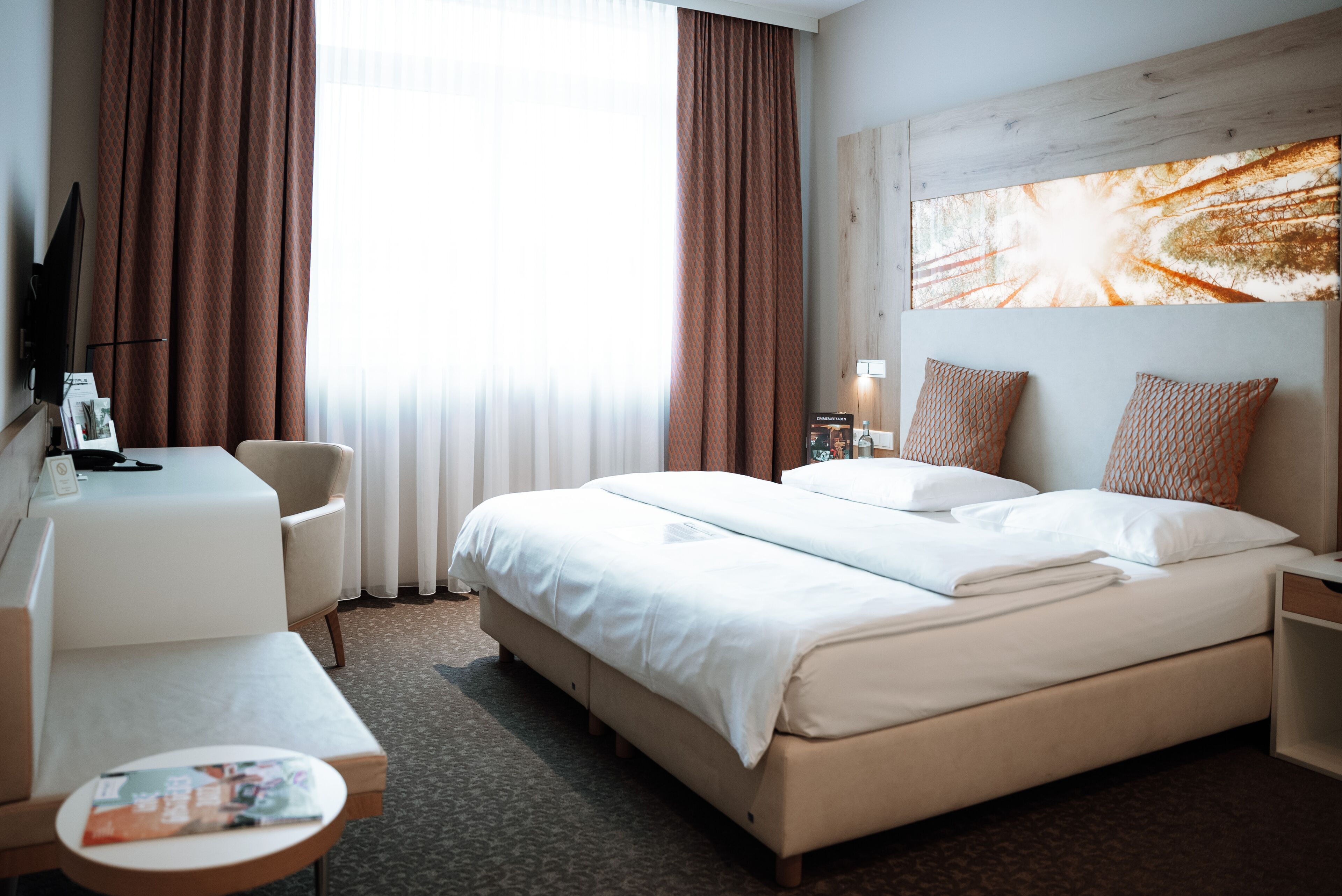 business double room | in-room safe, desk, blackout curtains, soundproofing