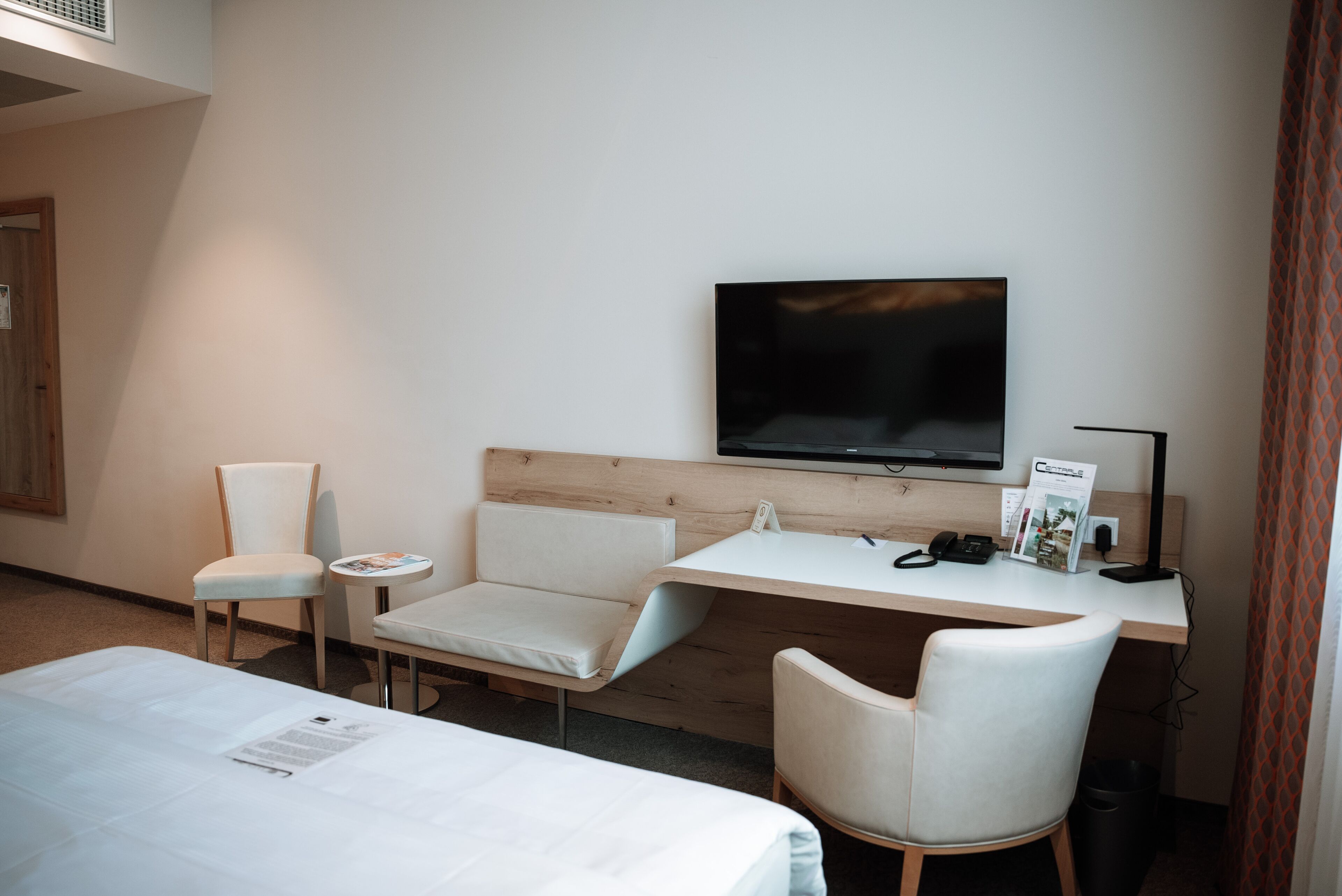 business double room | in-room safe, desk, blackout curtains, soundproofing