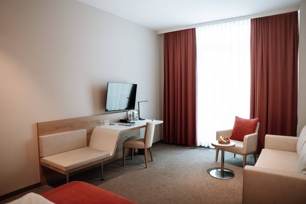 business suite | living area | flat-screen tv