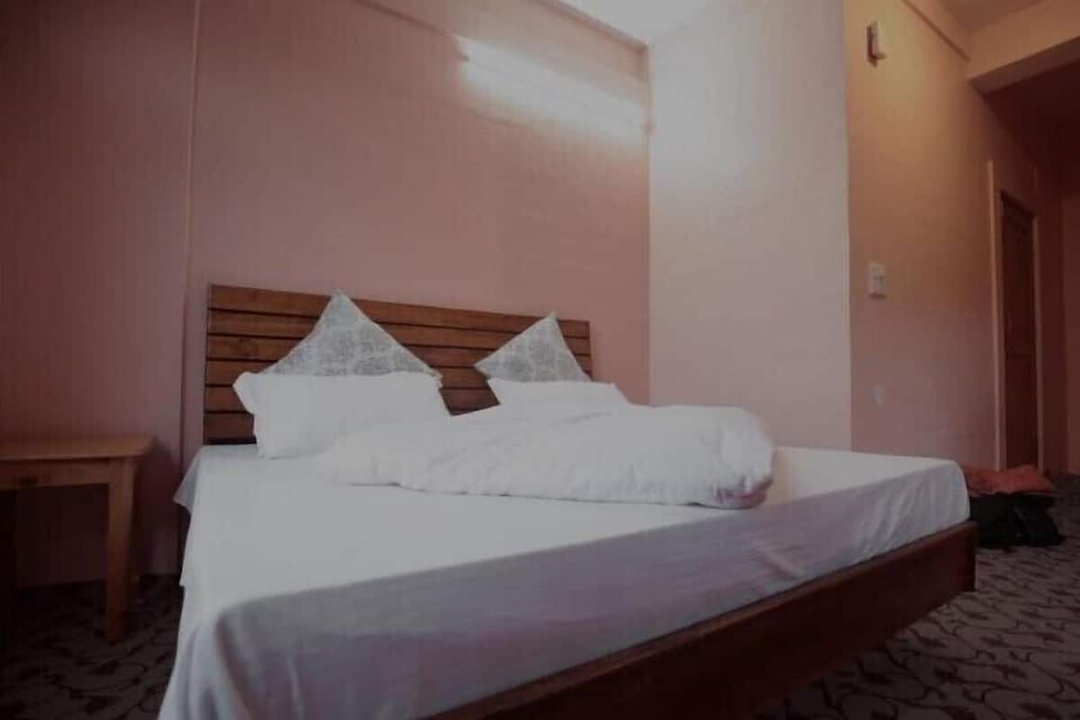 Deluxe kamer, 1 tweepersoonsbed | Geluiddichte muren, gratis wifi