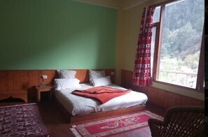 Soundproofing, free WiFi - Jibhi Cottage (Banjar)