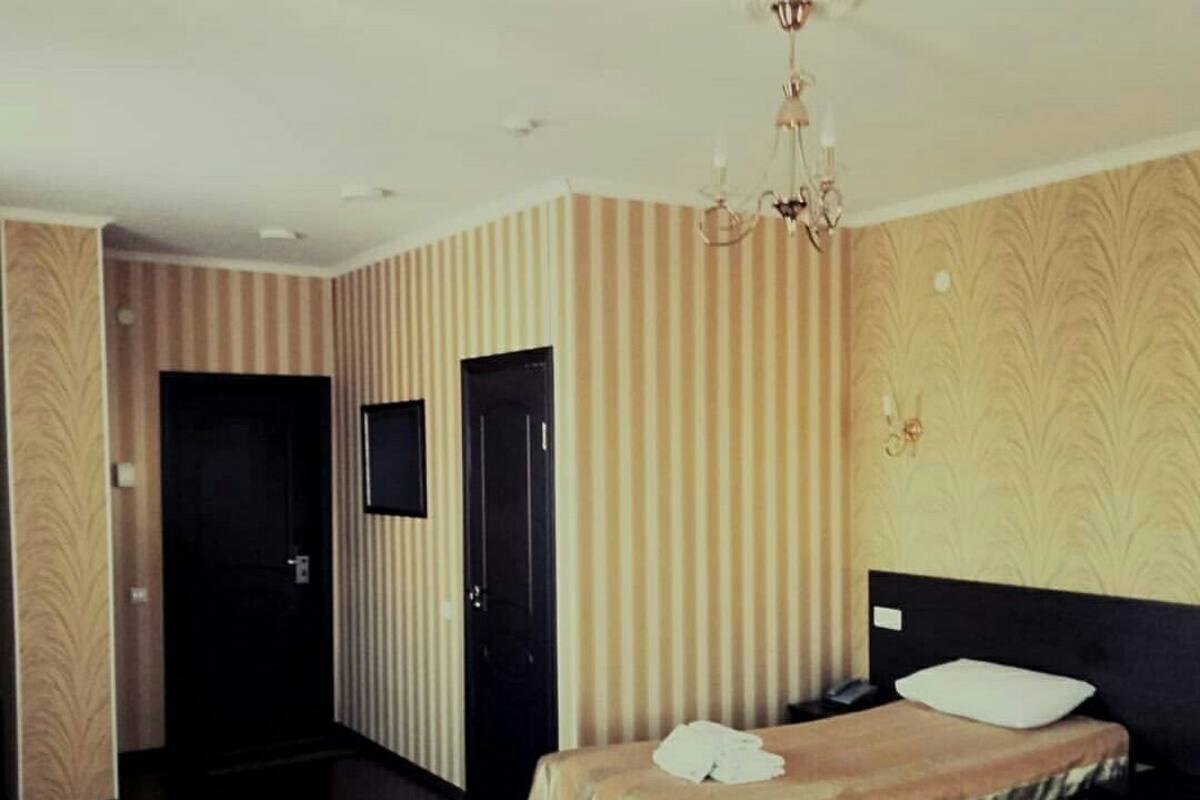 Twin Room | In-room safe, desk, soundproofing, iron/ironing board (on request)