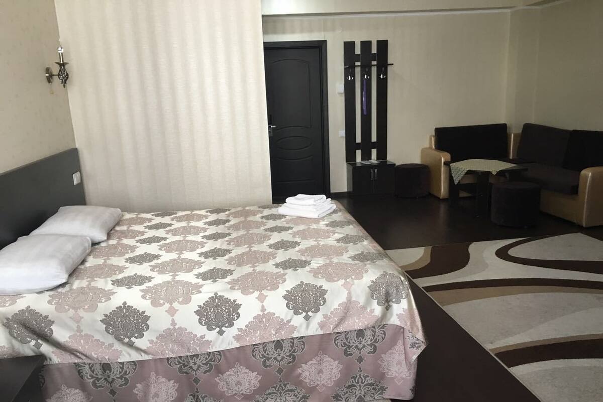 Junior Suite | In-room safe, desk, soundproofing, iron/ironing board (on request)