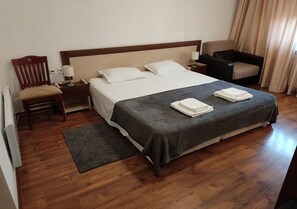 2 Schlafzimmer, Zimmersafe, Bügeleisen/Bügelbrett, kostenloses WLAN