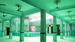 A spacious hall with high ceilings, multiple columns, and ceiling fans. - Hotel Royal Residency (Pakur)