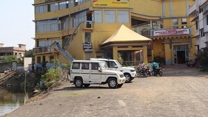 A multi-story building with signs for a hotel and a restaurant. - Hotel Royal Residency (Pakur)